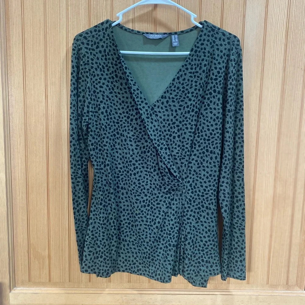 Lisa Rinna Collection Green Leopard Print Top - Picture 2 of 9